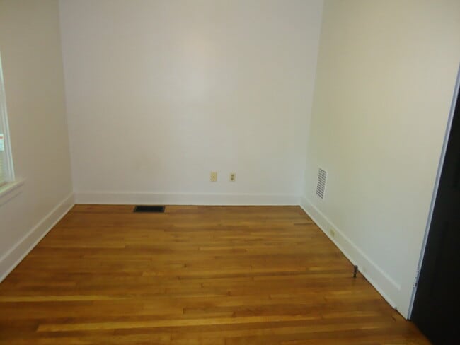 Building Photo - Great 3 bedroom, 2 story Duplex in Squirrel Hill