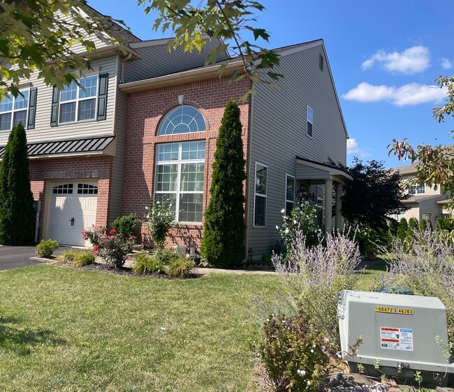 Building Photo - 227 Snapdragon Way