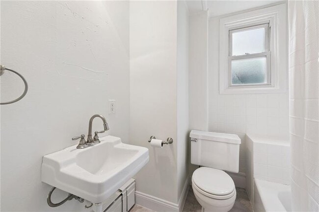 Building Photo - 108 S St Clair St
