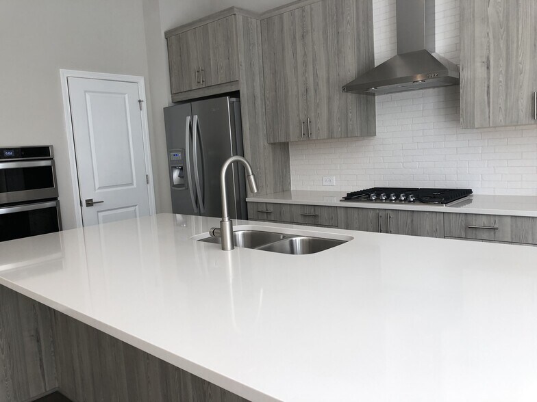 Building Photo - 6604 Sterling Dr