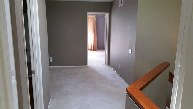 Building Photo - 2BED/2.5BATH