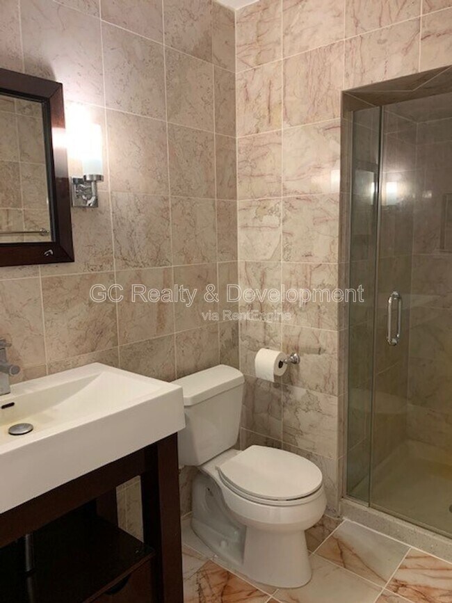 Building Photo - 87 W Surrey Ln