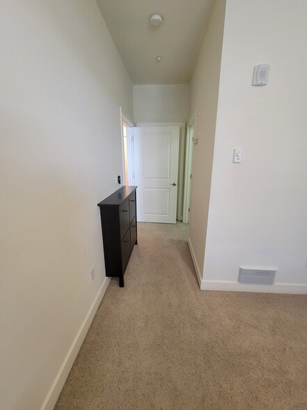 Building Photo - 400 Washington Ave