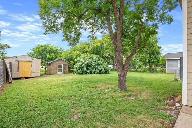 Building Photo - 15302 Spring Hill Ln