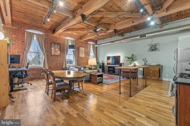 Building Photo - 2551 Trenton Ave