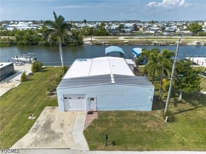 Building Photo - 3864 Royal Palm Dr