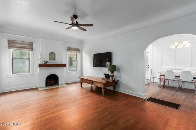 Building Photo - 2209 N Edgemere St