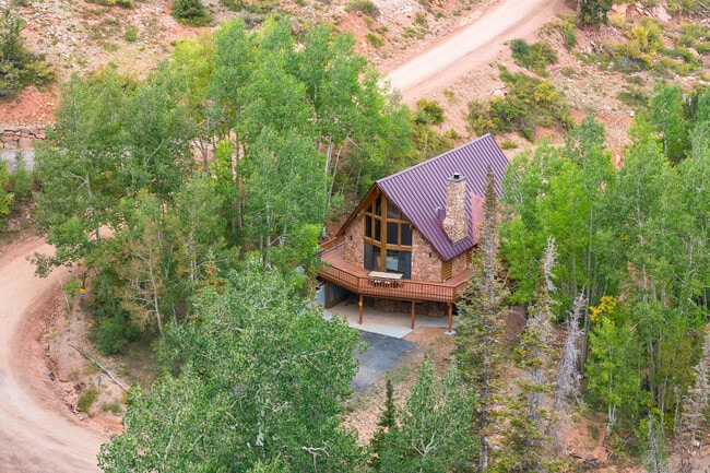 Building Photo - 656 Aspen Dr