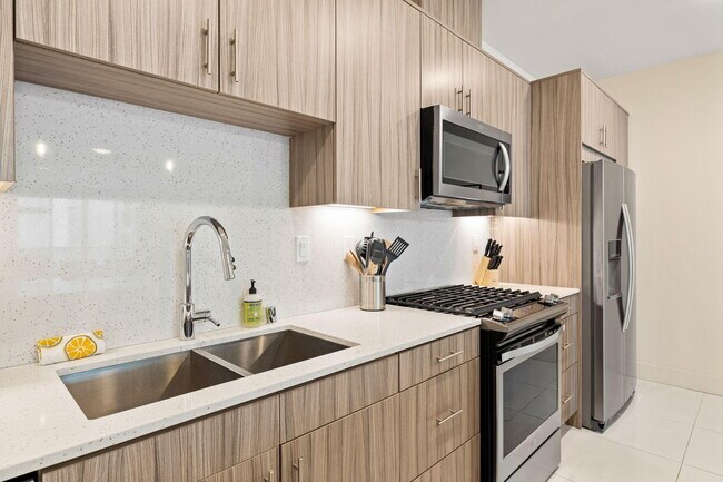 Building Photo - 191 The Riv