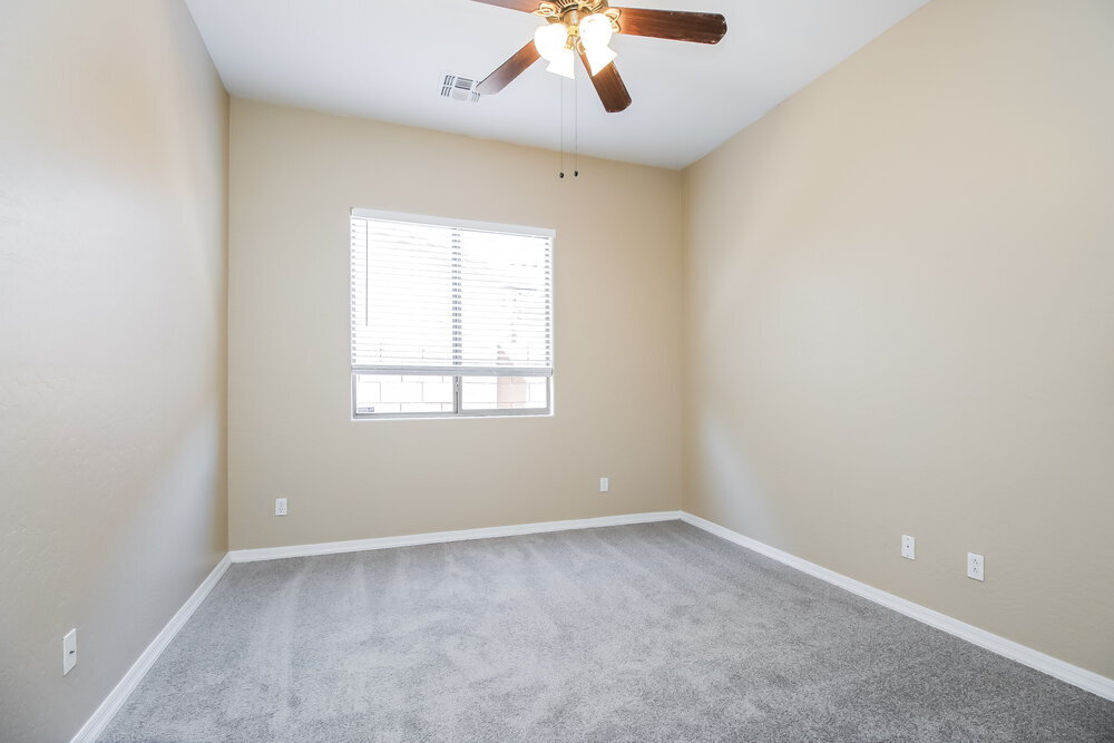 Building Photo - 513 W Remington Dr
