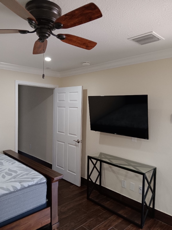 Building Photo - 1257 SE Airoso Blvd