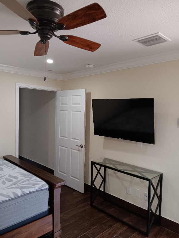 Building Photo - 1257 SE Airoso Blvd