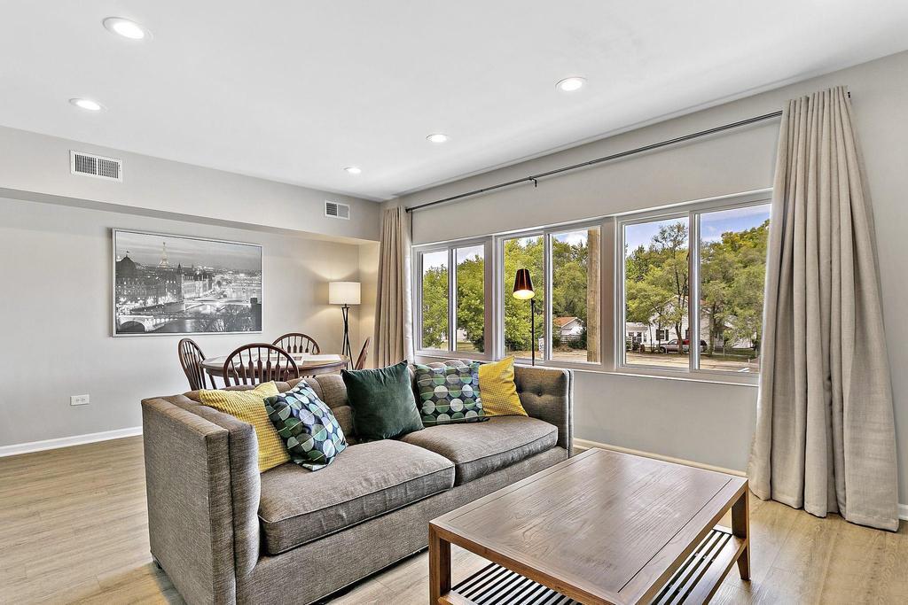 Building Photo - 931 W Glen Flora Ave