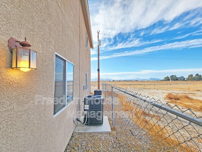 Building Photo - 200 S Mount Charleston Dr E