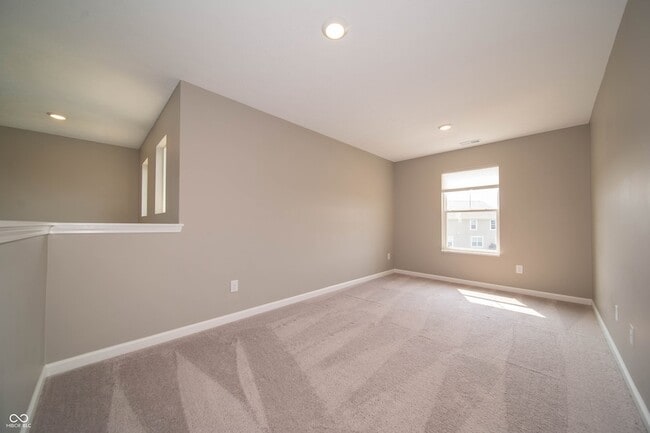 Building Photo - 7062 English Oak Dr