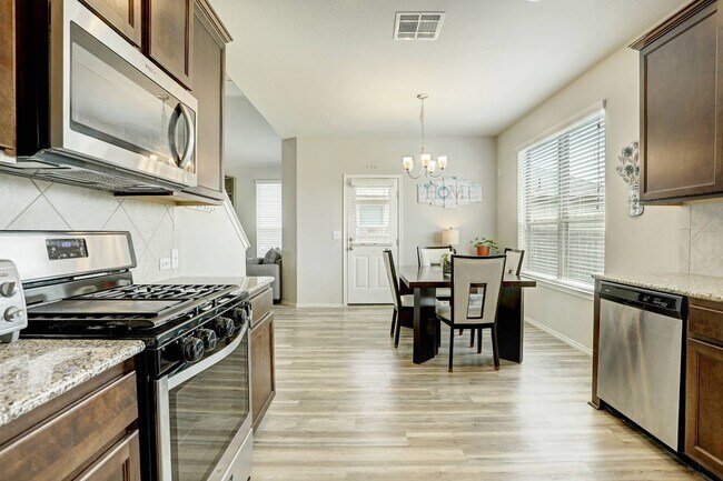 Building Photo - 5687 Heron Dr