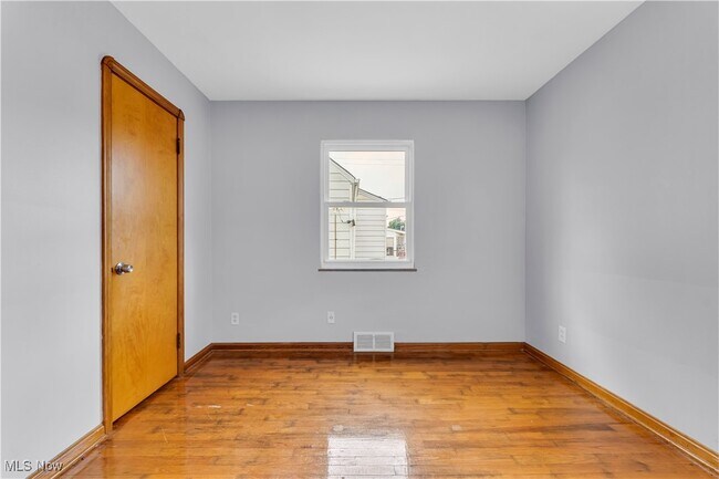 Building Photo - 3819 W 137th St