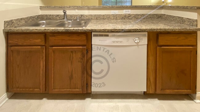 Building Photo - 4651 Cahuenga Blvd