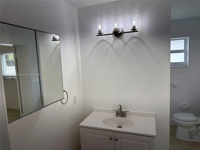 Building Photo - 431 Tamiami Blvd