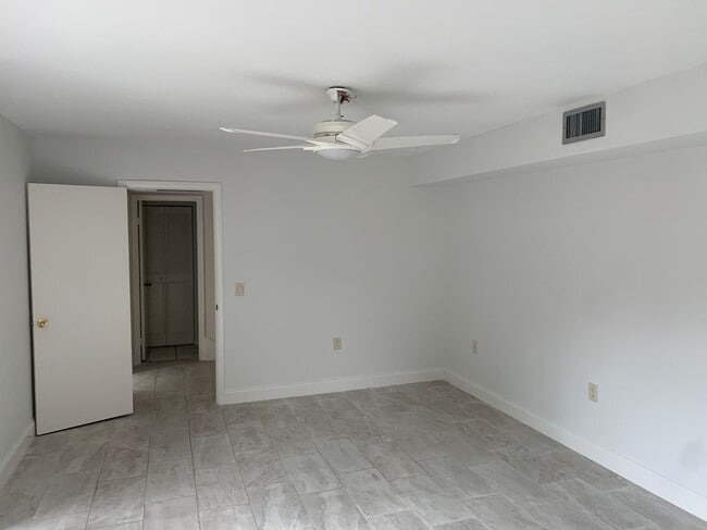 Building Photo - 3026 30th Ln