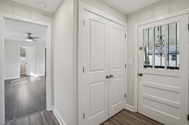 Building Photo - 2713 Brunswick Dr