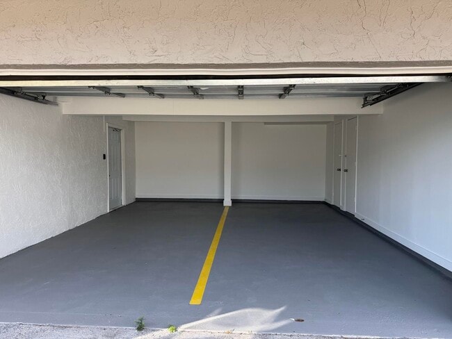 Building Photo - 805 Tiffany Dr W