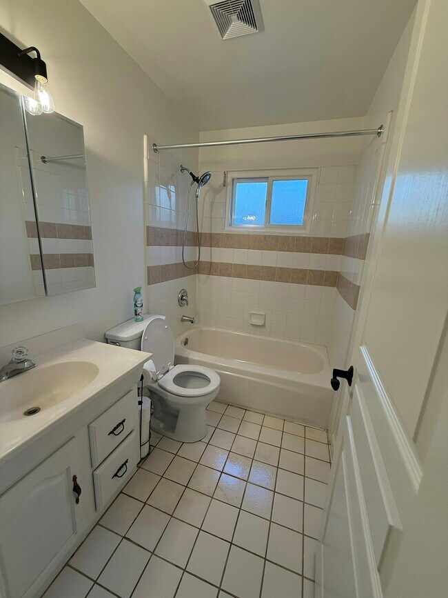 Building Photo - 2313 Clemson Dr