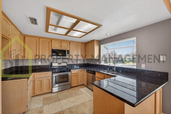 Building Photo - Spacious 3-Bedroom, 3-Bath Home Available