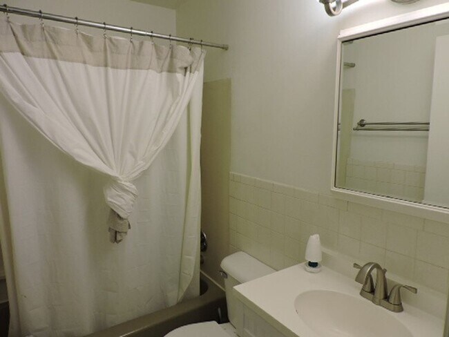 Building Photo - 2 br, 1 bath House - 168 B Sunset Lane