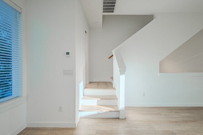 Building Photo - Stunning Modern Townhomes Newer Construction :: Henderson & Greenville Ave area