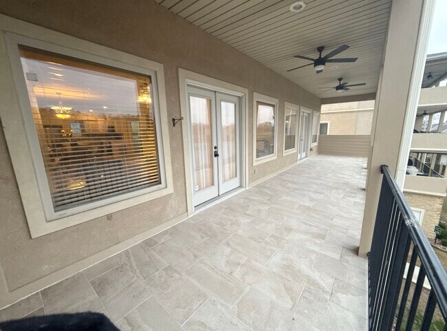 Building Photo - 225 Lookout Point