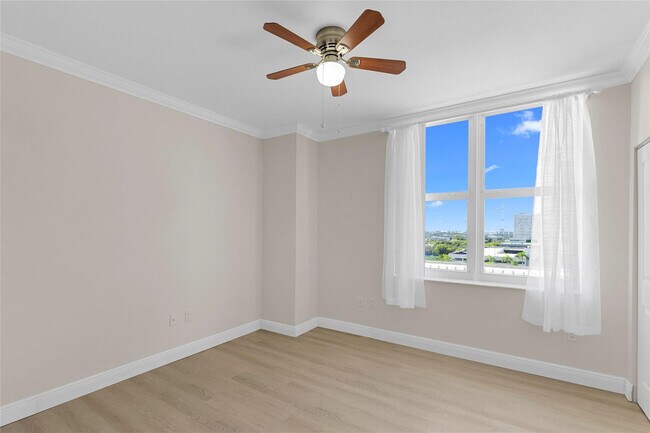 Building Photo - 511 SE 5 Ave