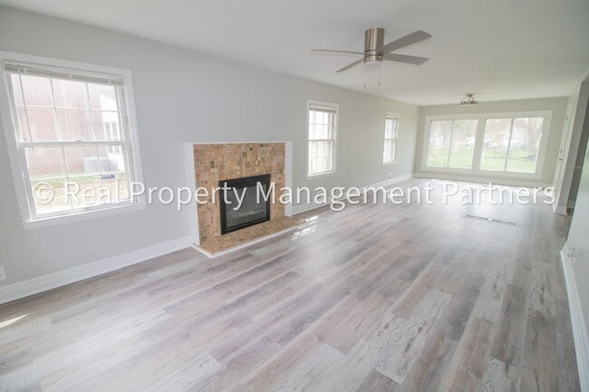 Building Photo - 2605 Evernia Ave SE