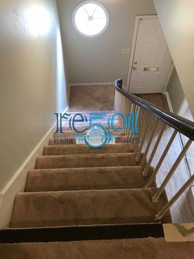 Building Photo - Pleasant Valley Condo