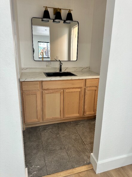 Building Photo - 1078 E White Mountain Blvd