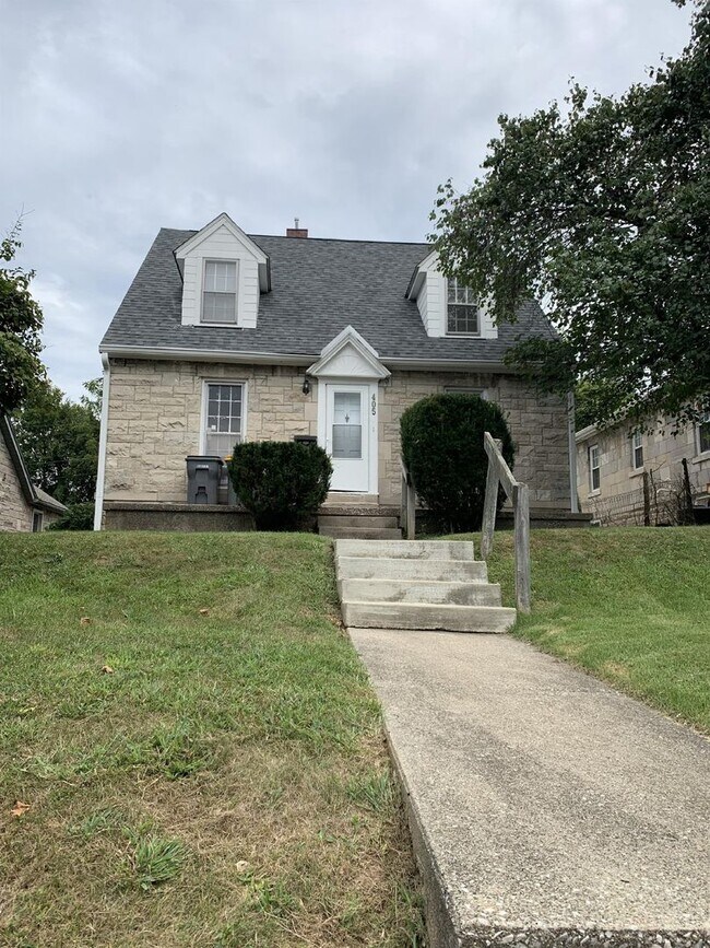 Building Photo - 405 S Eagleson Ave