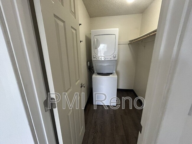 Building Photo - 3920 Clear Acre Ln