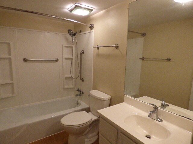 Building Photo - Hearthstone Condo