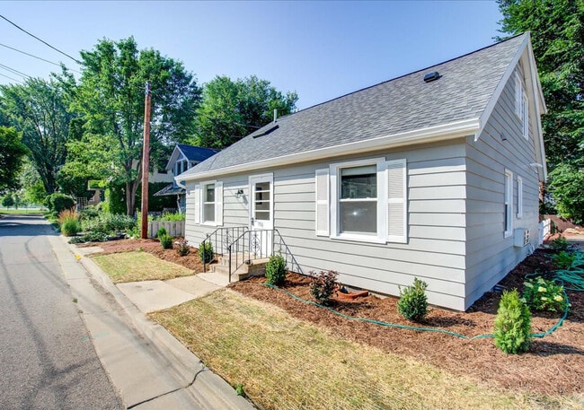 Building Photo - 156 Rodney Ct