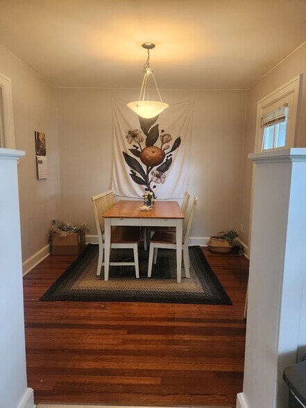 Building Photo - 32 W Areba Ave