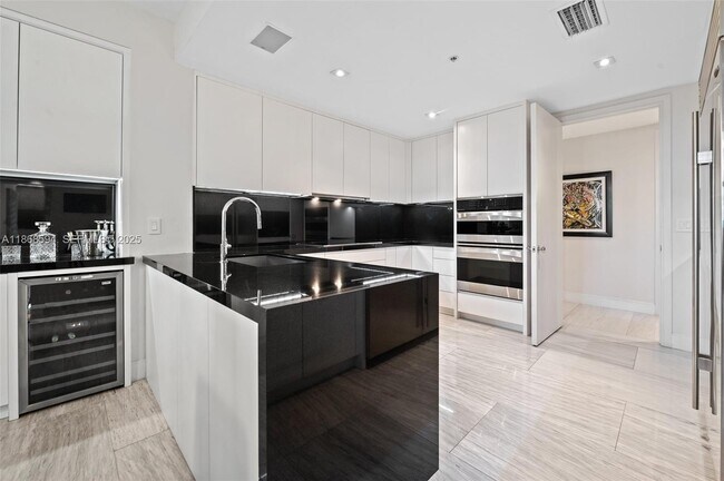 Building Photo - 13633 Deering Bay Dr