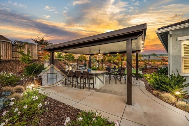 Building Photo - STUNNING Single Story Home with a Resort Style Backyard!
