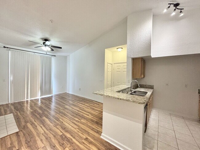 Building Photo - 8300 Elm Park Dr