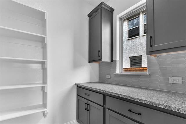 Building Photo - 2410 Thavie St