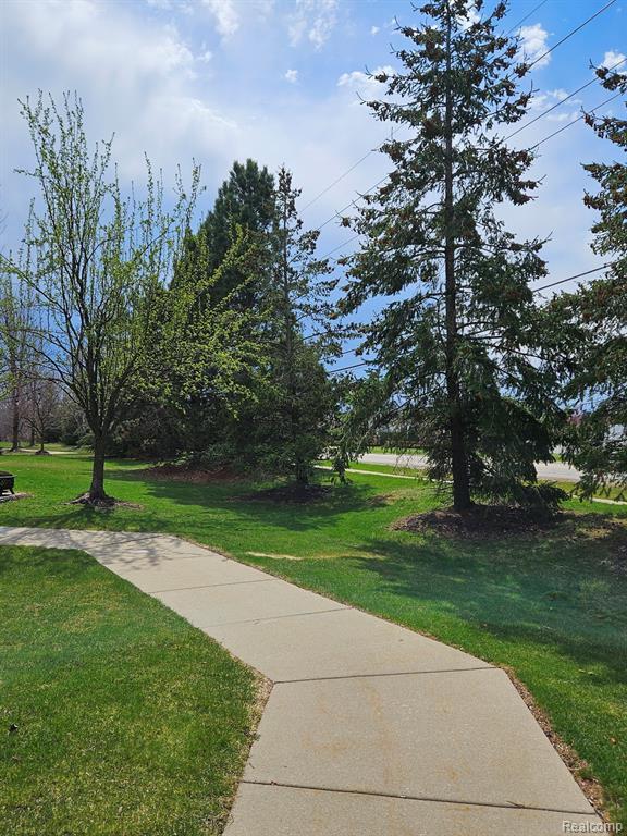 Building Photo - 264 Village Way S