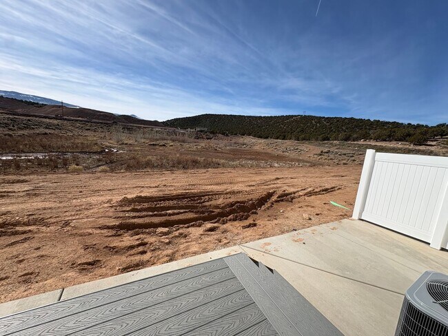 Building Photo - FOUR BED HOME AVAILABLE NOW