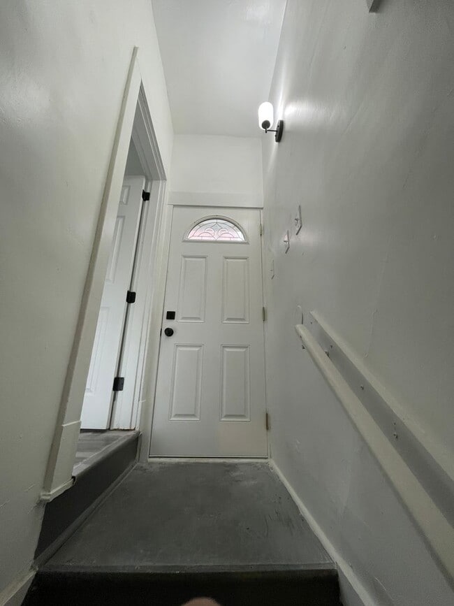 Building Photo - Available April 2026 - 2 Bedroom Home in Dormont w/ Central AC and Off-Street Parking Pad!