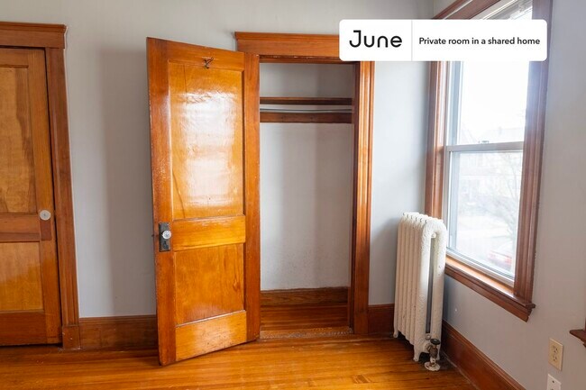 Building Photo - Room in Shared 5 bed/2 bath home