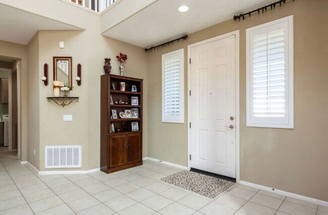 Building Photo - Spacious 5BR House in Palmdale