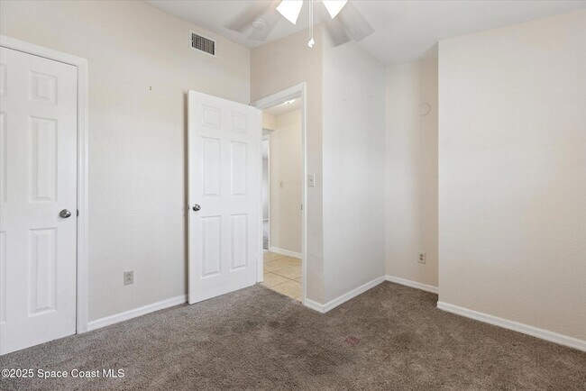 Building Photo - 925 Abeto St NE